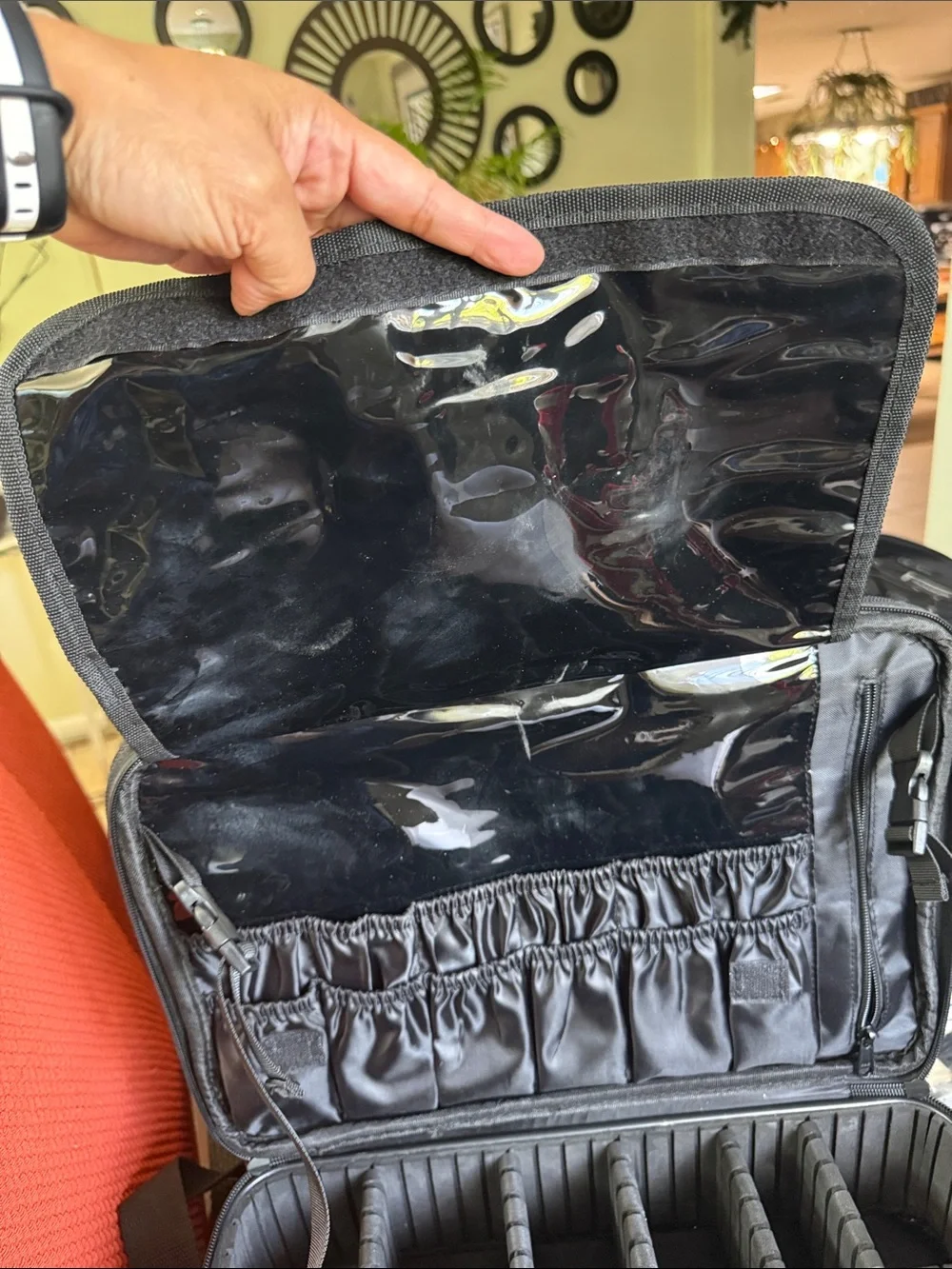 Relavel professional makeup train case- excellent condition